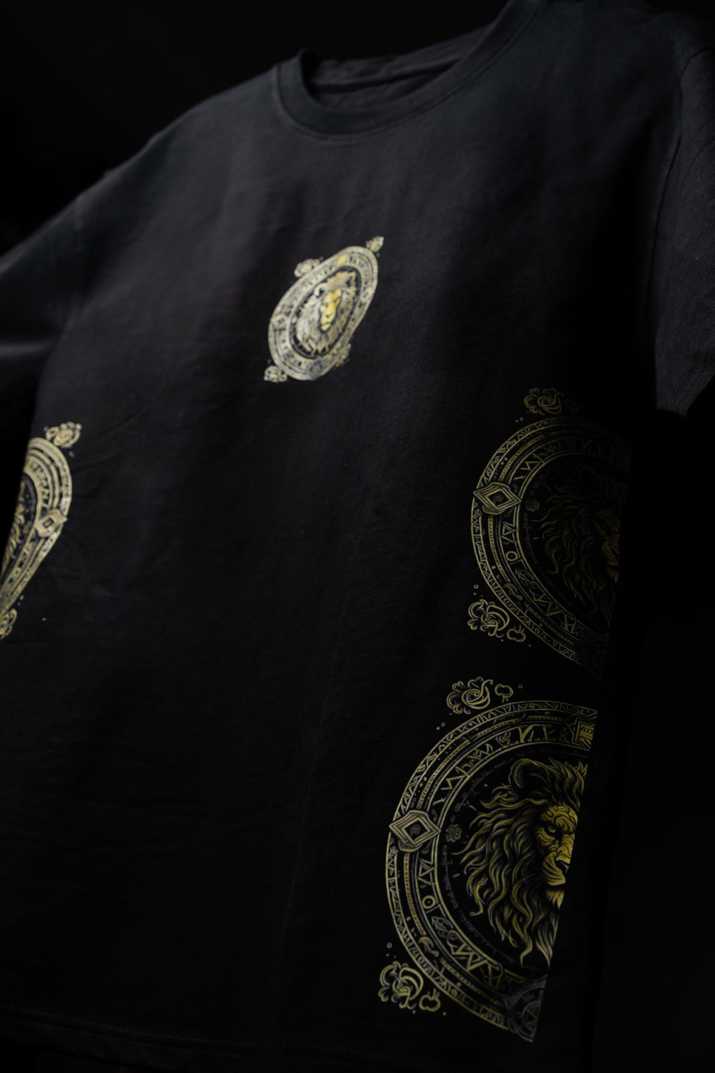 LION / TIMELESS EMBLEM Tee