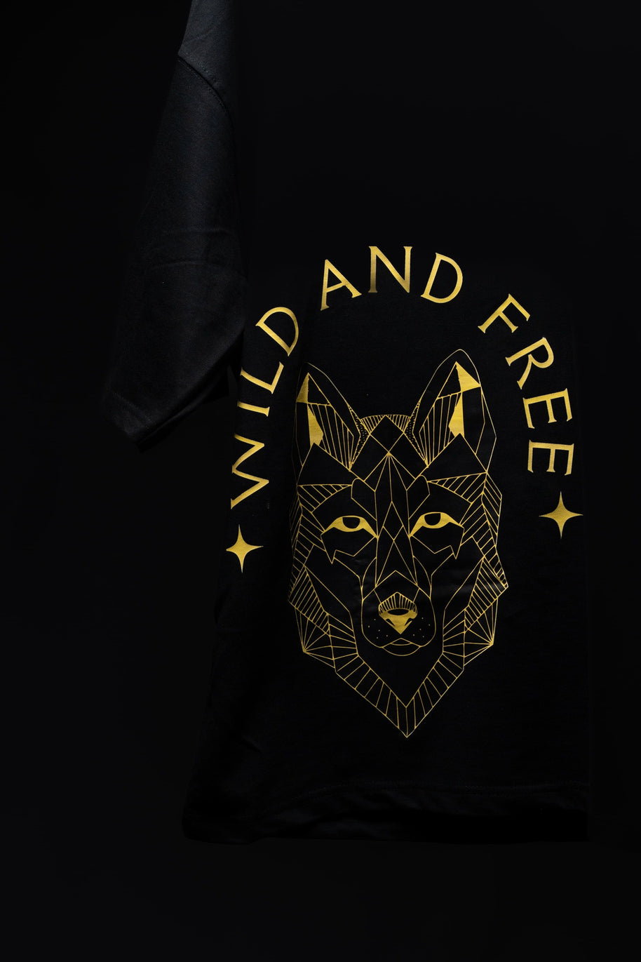 WILD AND FREE / GEOMETRIC WOLF Tee