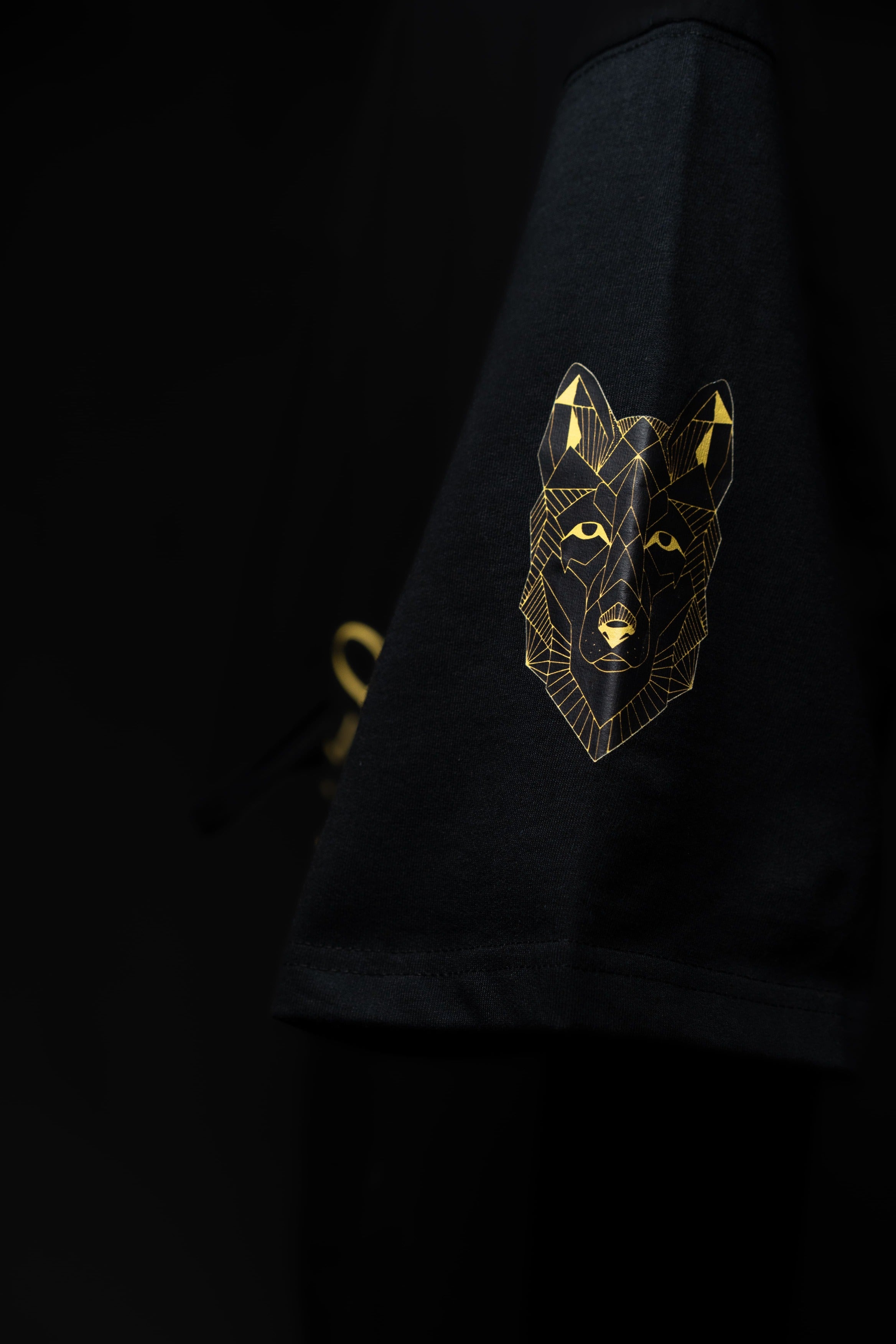 WILD AND FREE / GEOMETRIC WOLF Tee