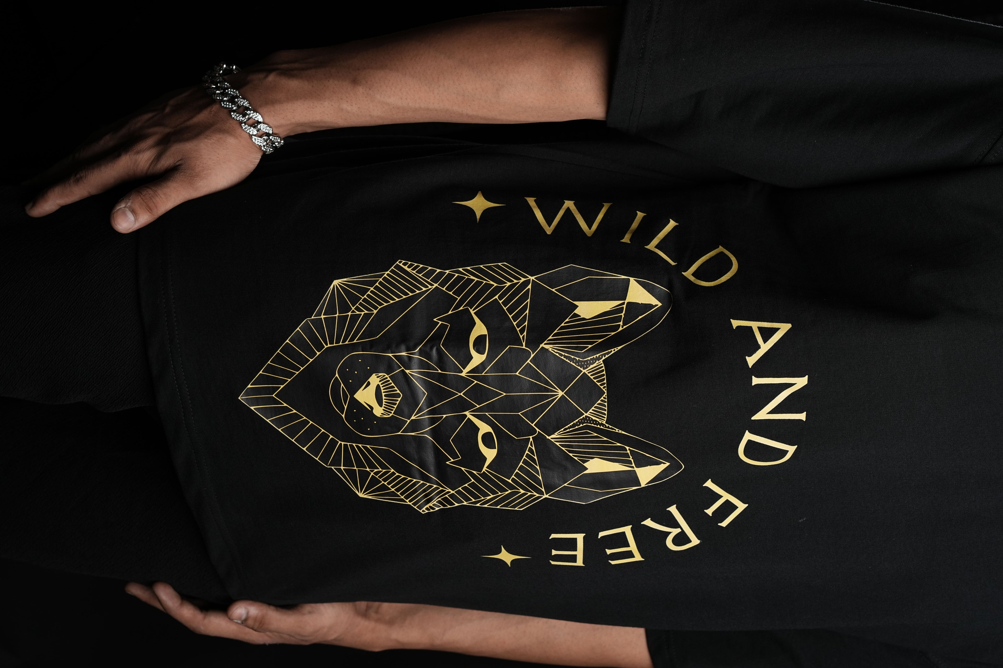 WILD AND FREE / GEOMETRIC WOLF Tee